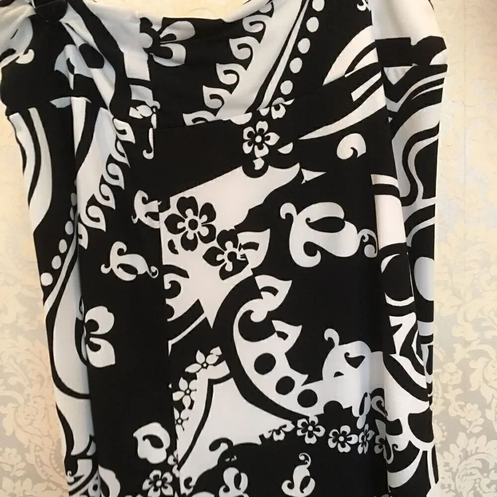 Midi Skirt Cache!  - Picture 2 of 8